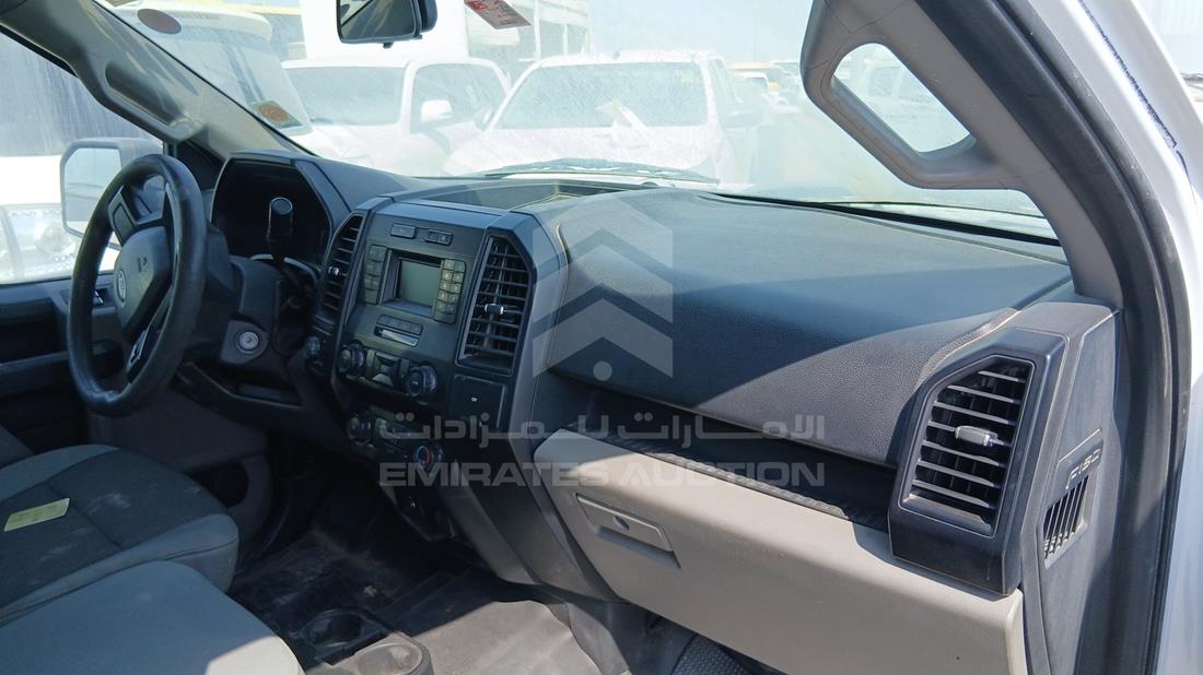 فورد اف 150 2019 — زاوية واجهة الراكب الأمامي الأيمن — صورة 25