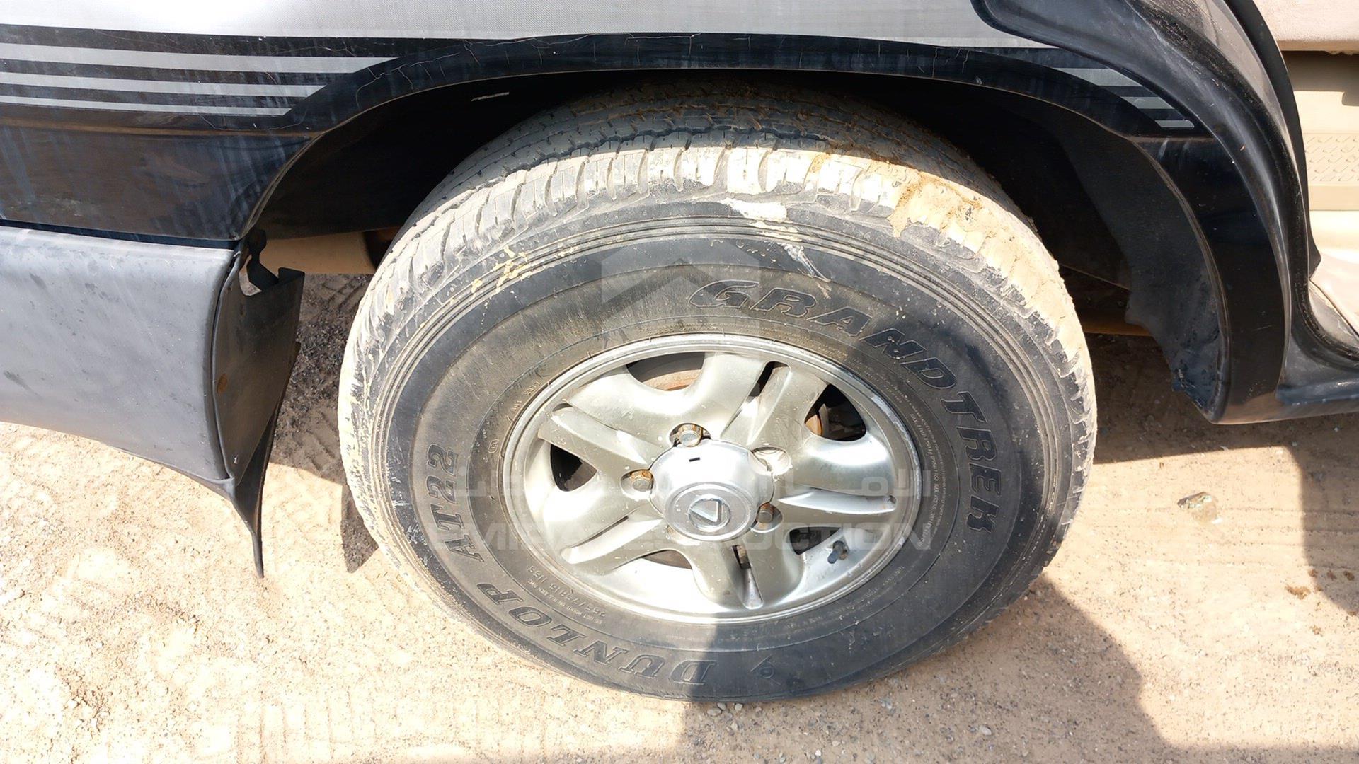 2000 TOYOTA LAND CRUISER VIN: JT3HJ09J1Y0025212