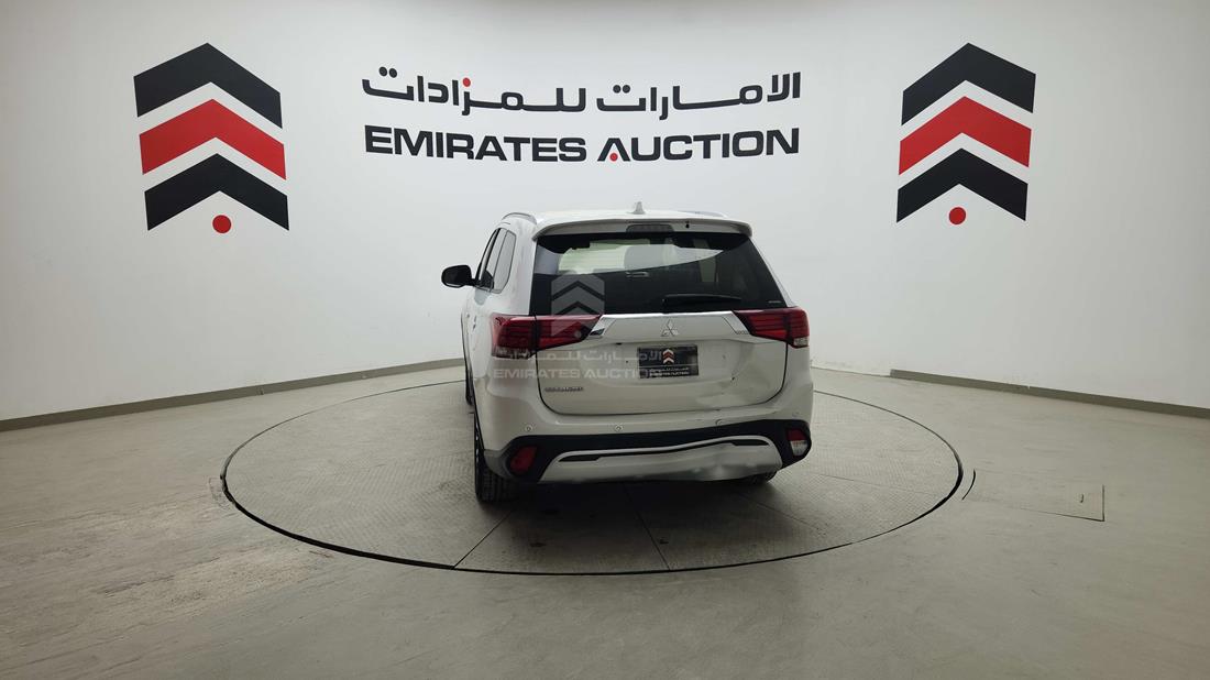 2021 Mitsubishi Outlander — Rear View — Photo 8