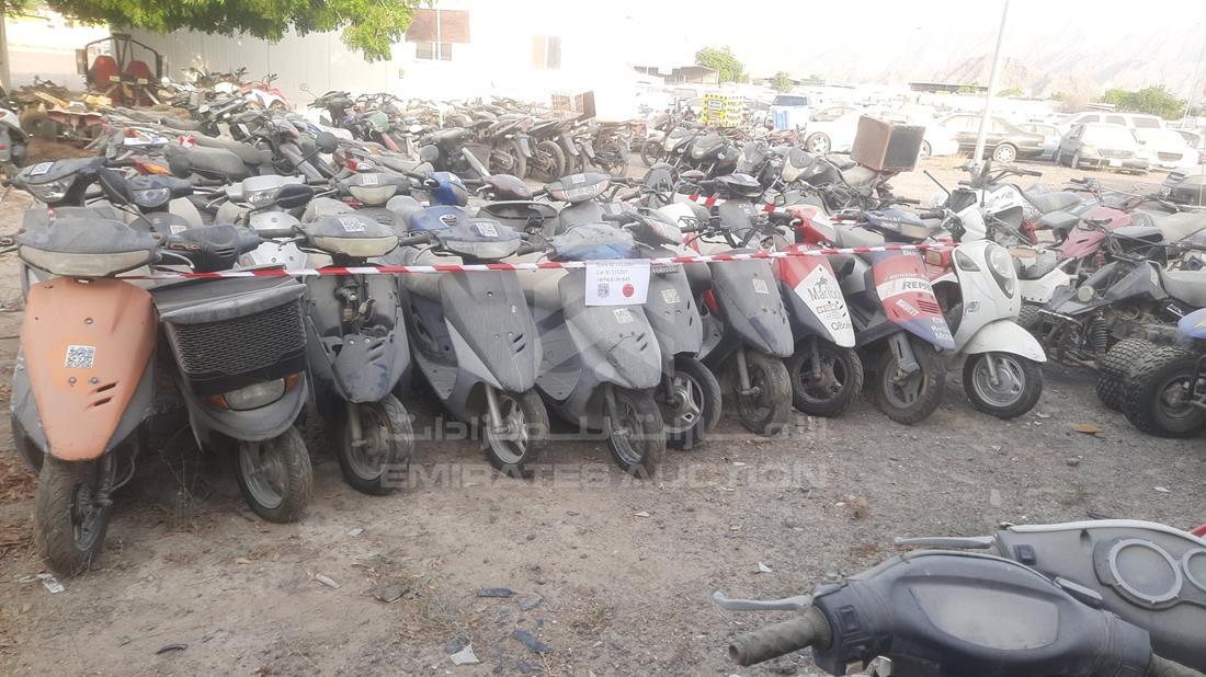 20 Scooter - Scrap without document — Full Front View — Photo 1