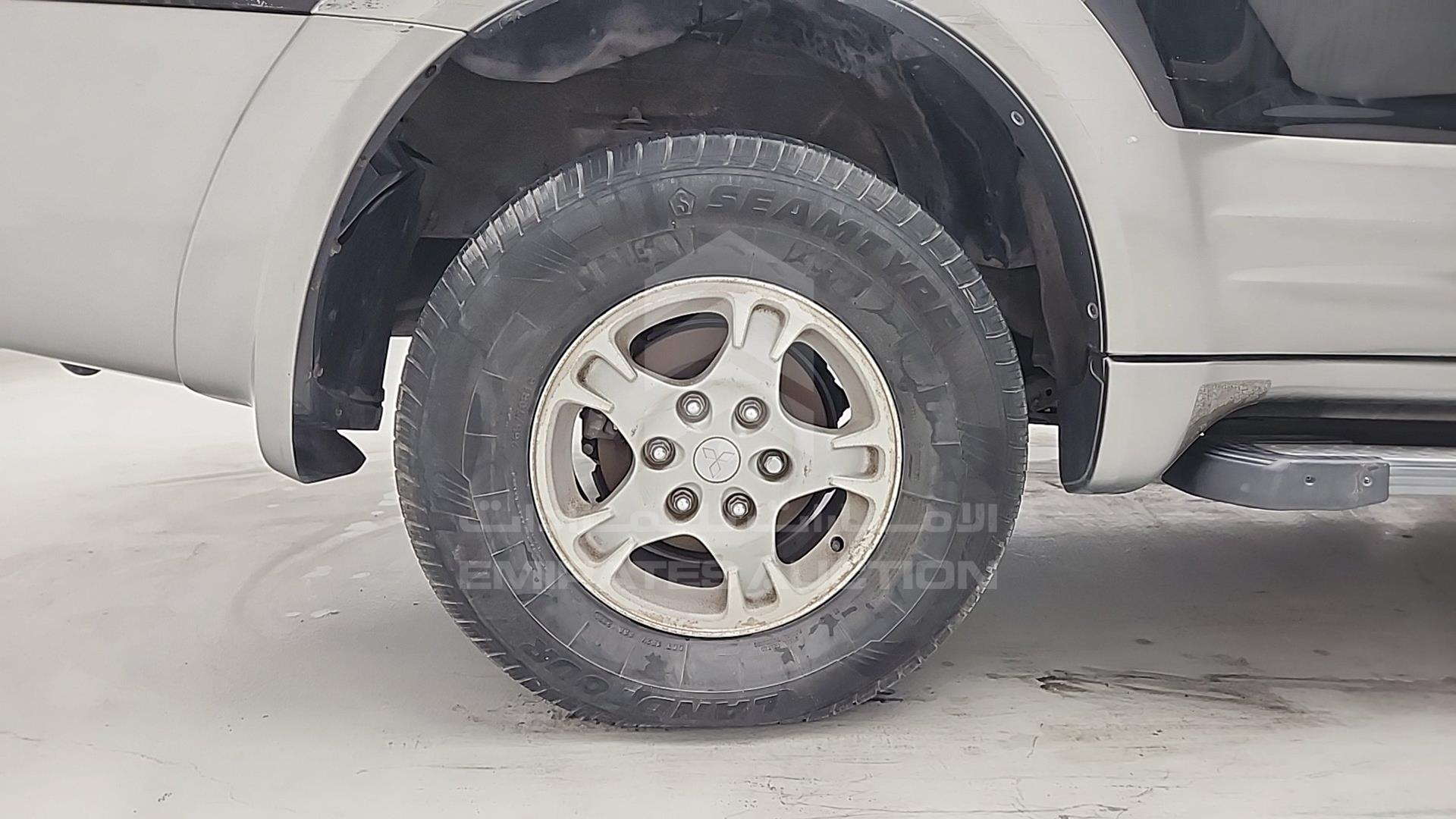 2002 MITSUBISHI PAJERO VIN: JMYLRV73W2J701499