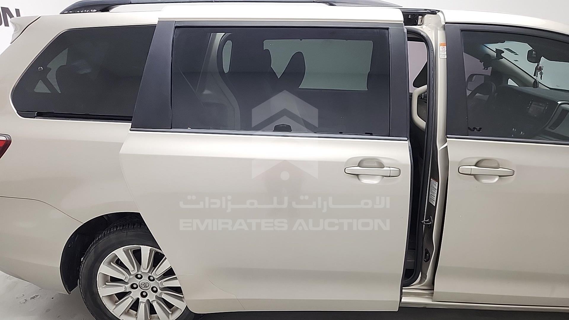 2015 TOYOTA SIENNA VIN: 5TDJK3DC1FS094786