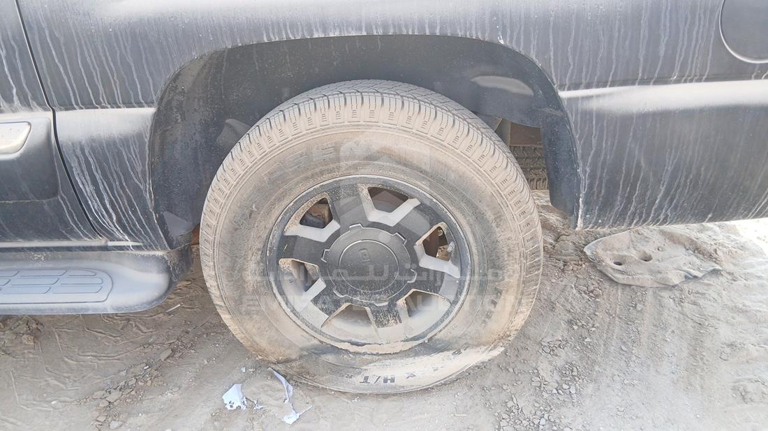 2005 GMC Yukon — Rear Left Tyre — Photo 30