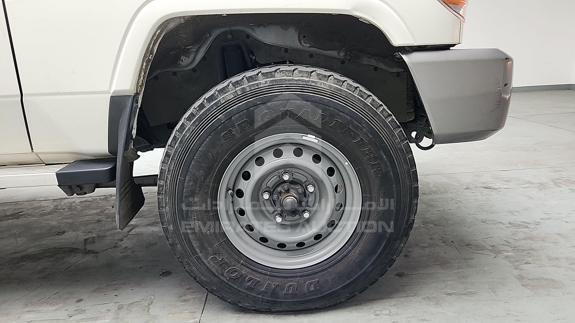 2017 TOYOTA LC 76 VIN: JTEEU73J7H4200784
