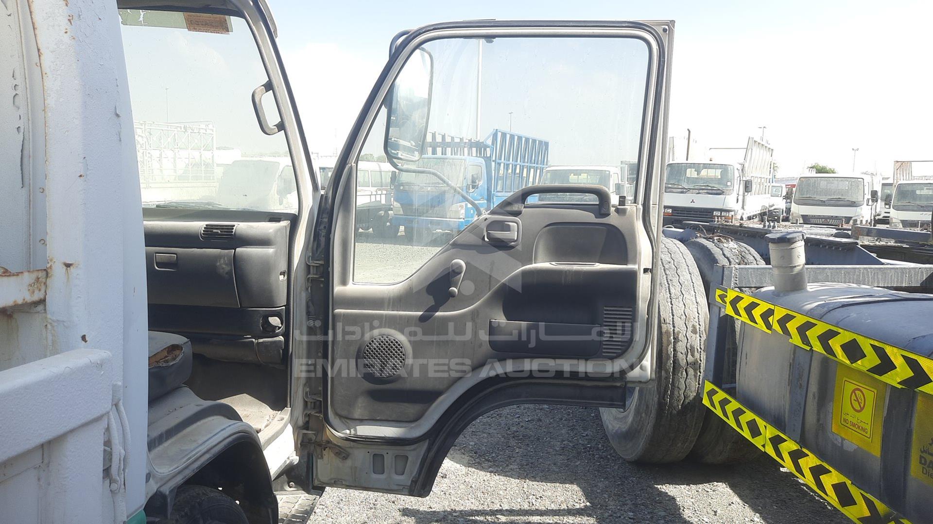 2001 ISUZU NPR VIN: JAAJP34G317P03388