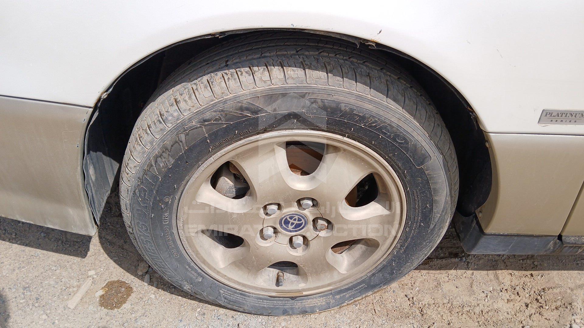 2000 LEXUS ES 300 VIN: JT8BF28GXY0264972