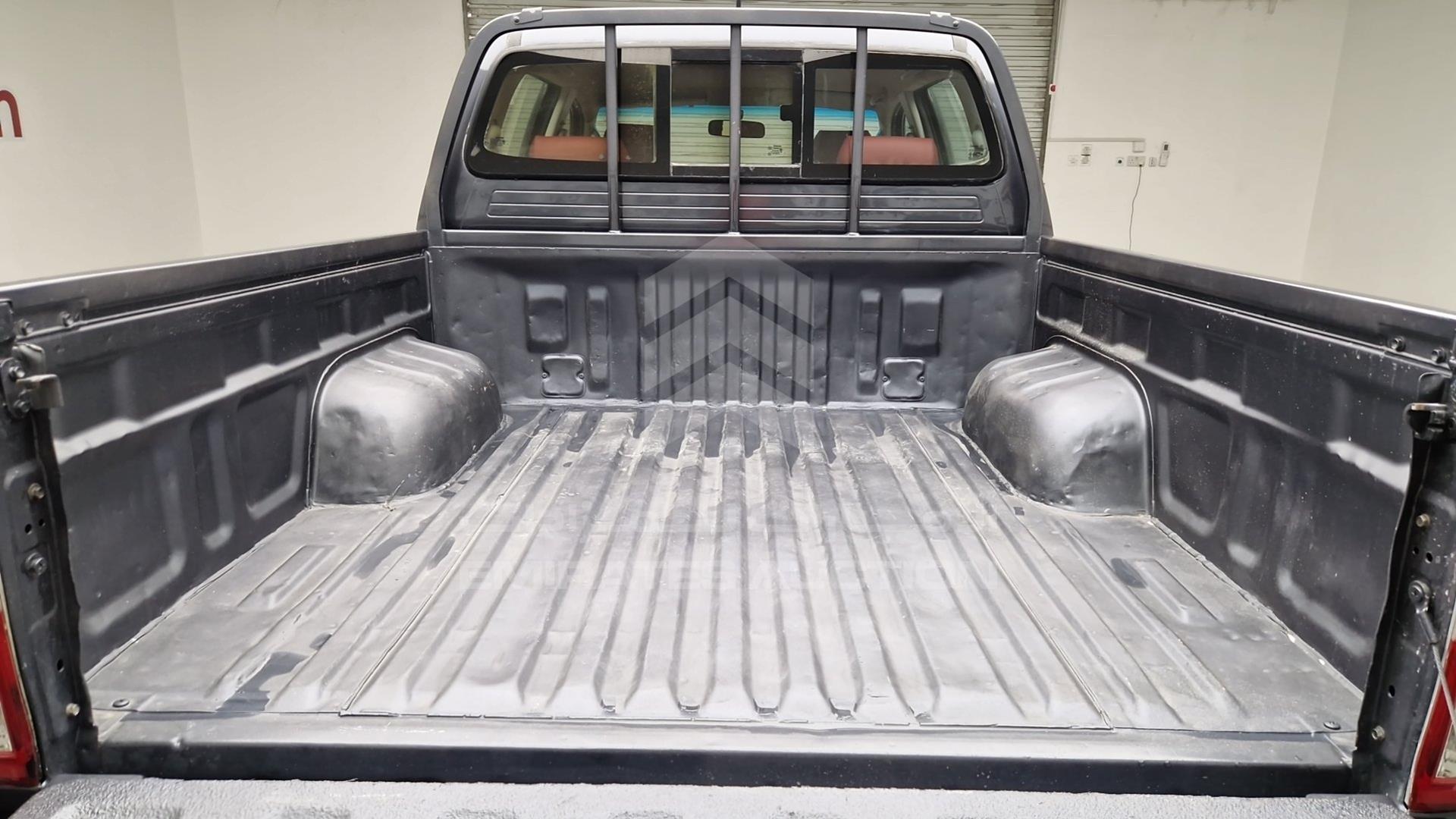 2013 TOYOTA HILUX VIN: MR0FX22G8D1085361