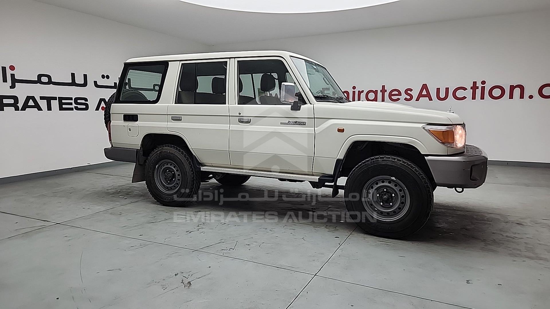 2017 TOYOTA LC 76 VIN: JTEEU73J7H4200784