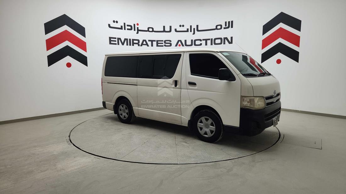 2013 Toyota Hiace — Front Right Angle — Photo 10