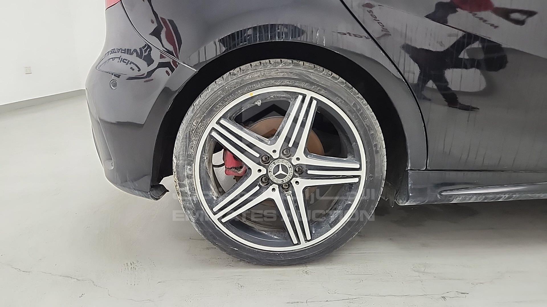 2018 MERCEDES A 250 VIN: WDDBF4EB4JJ734182