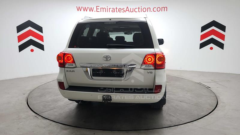 JTMHU09J5F4120610 Auction: EmiratesAuction Lot: 409010 JTMHU09J5F4120610 Toyota Land Cruiser 2015 WHITE Photo 54