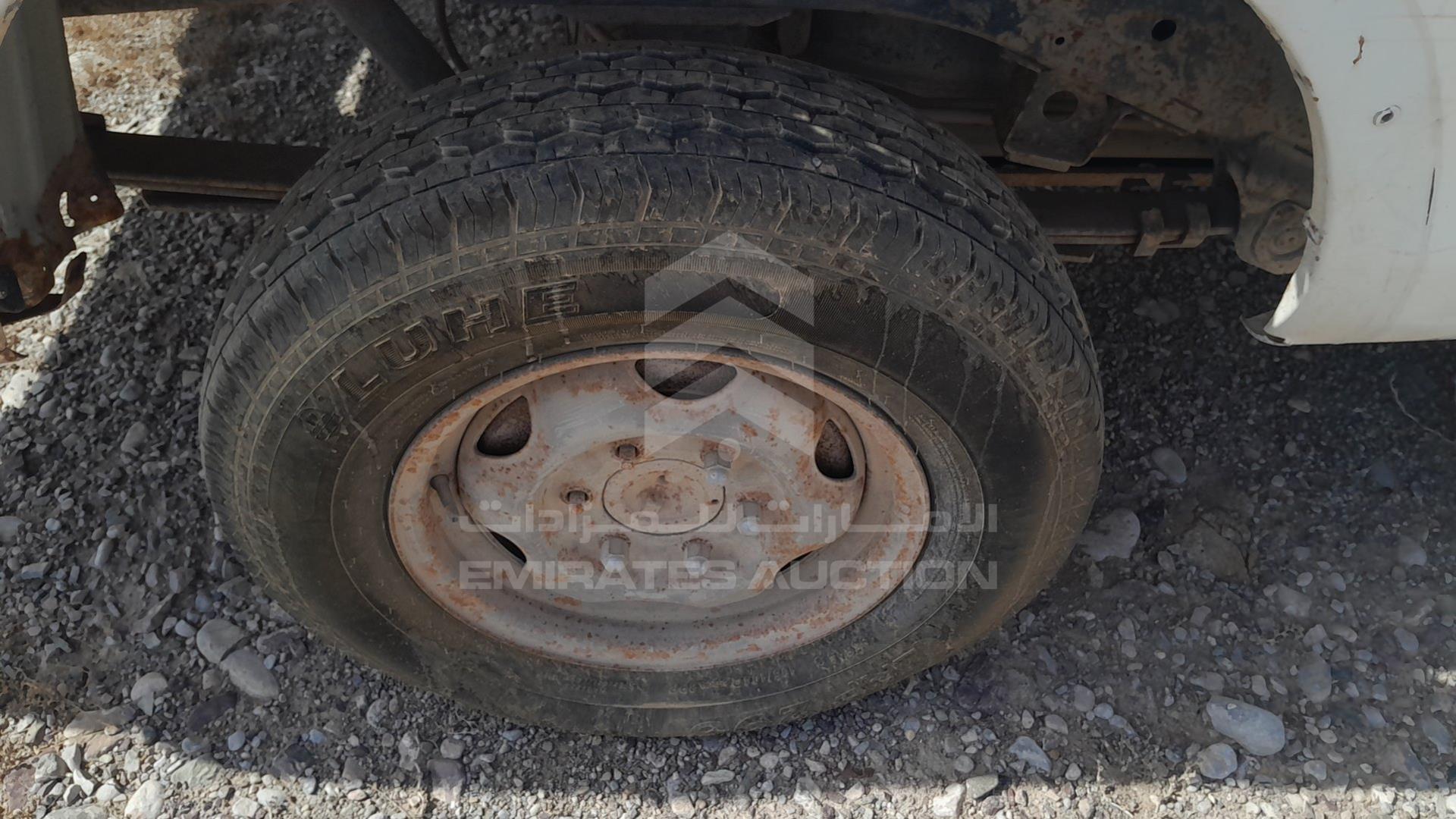 2001 NISSAN 2400 VIN: JN6DD22Y51X000201