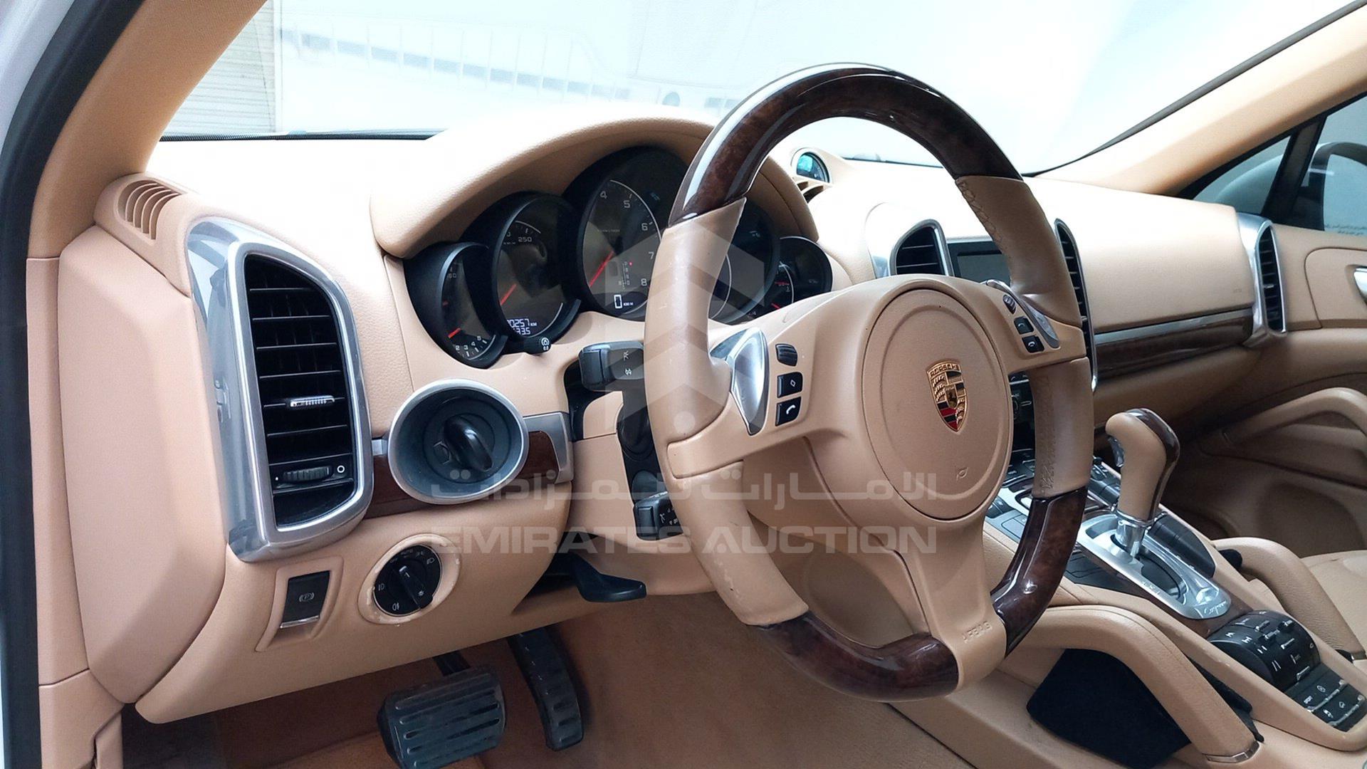 2013 PORSCHE CAYENNE VIN: WP1ZZZ92ZDLA83940