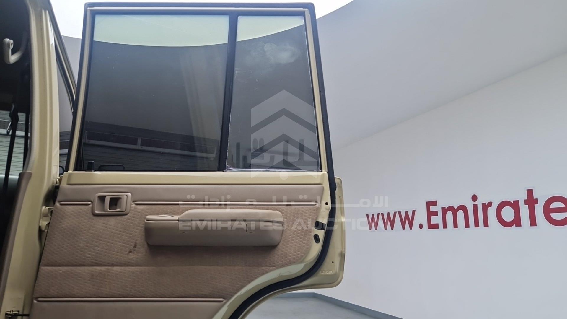 2018 TOYOTA LAND CRUISER VIN: JTFBU71J6J7069756