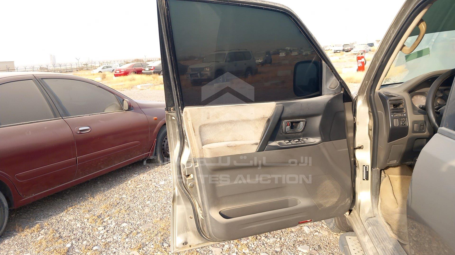 2001 MITSUBISHI PAJERO VIN: JMYLRV73W1J702736