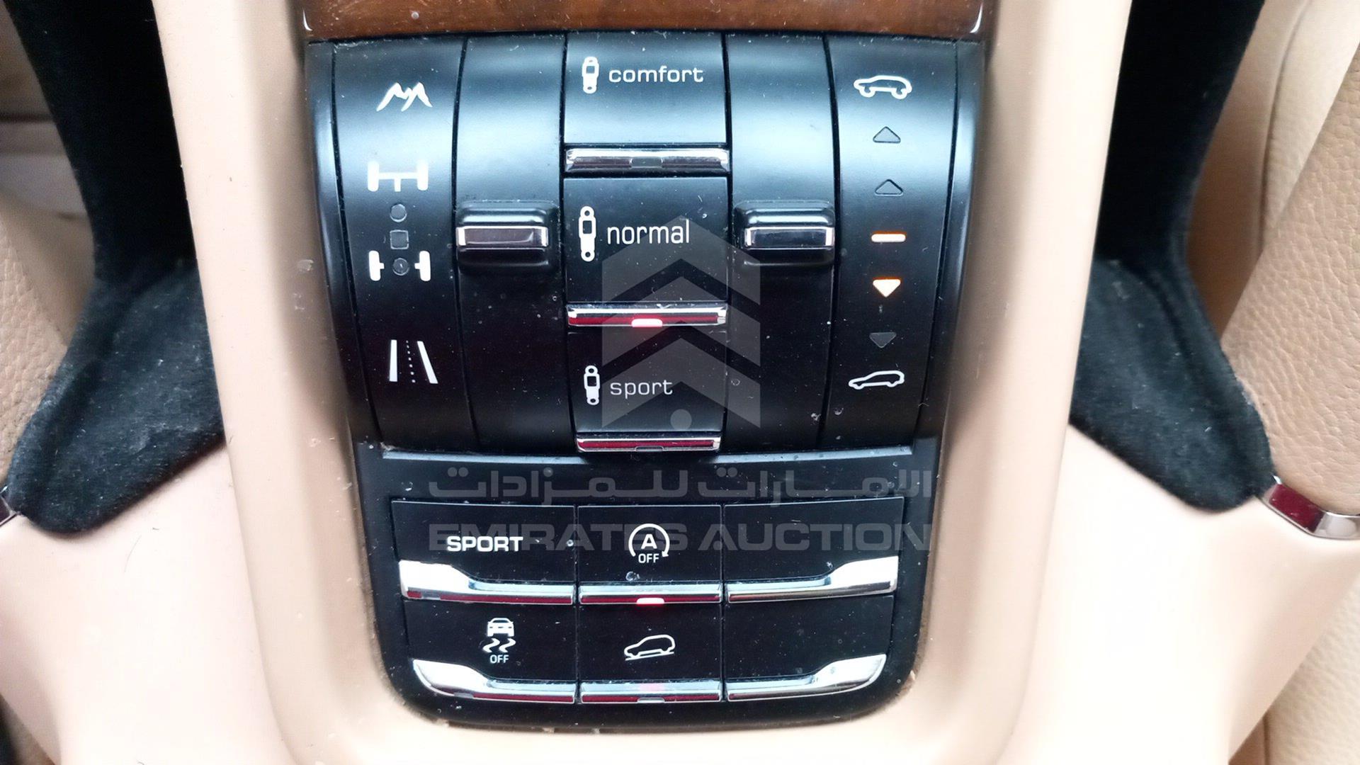 2013 PORSCHE CAYENNE VIN: WP1ZZZ92ZDLA83940
