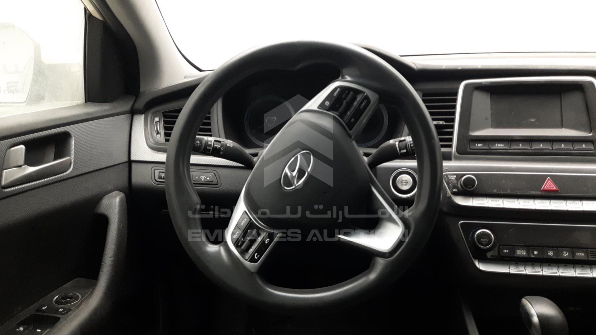 2019 HYUNDAI SONATA HYBRID VIN: KMHE24136KA093096