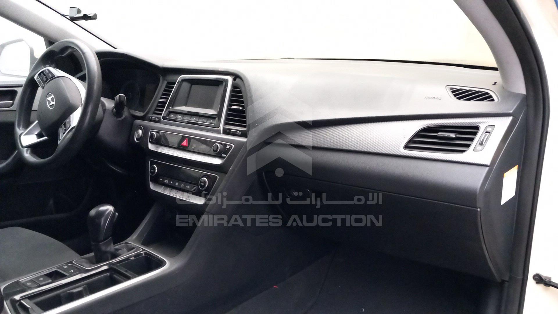 2019 HYUNDAI SONATA HYBRID VIN: KMHE24132KA093094