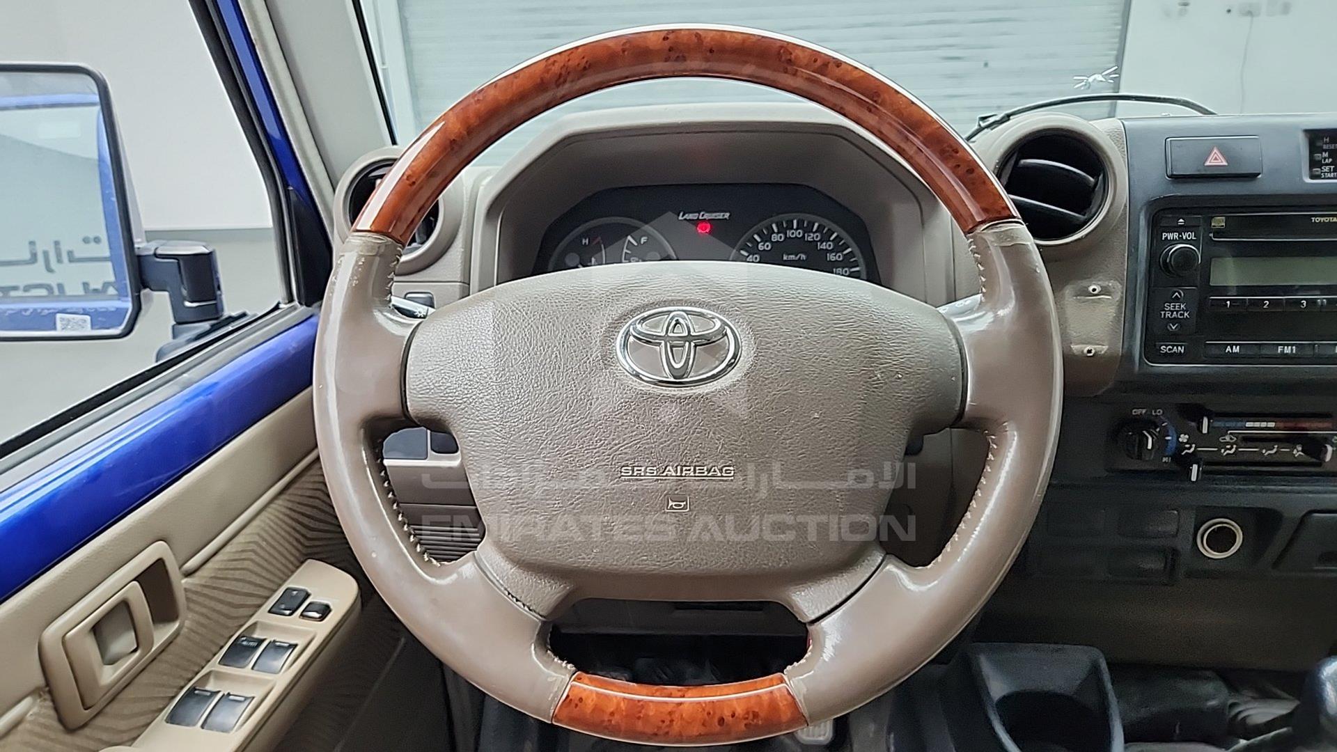 2013 TOYOTA LAND CRUISER VIN: JTFBU71J1D4703089