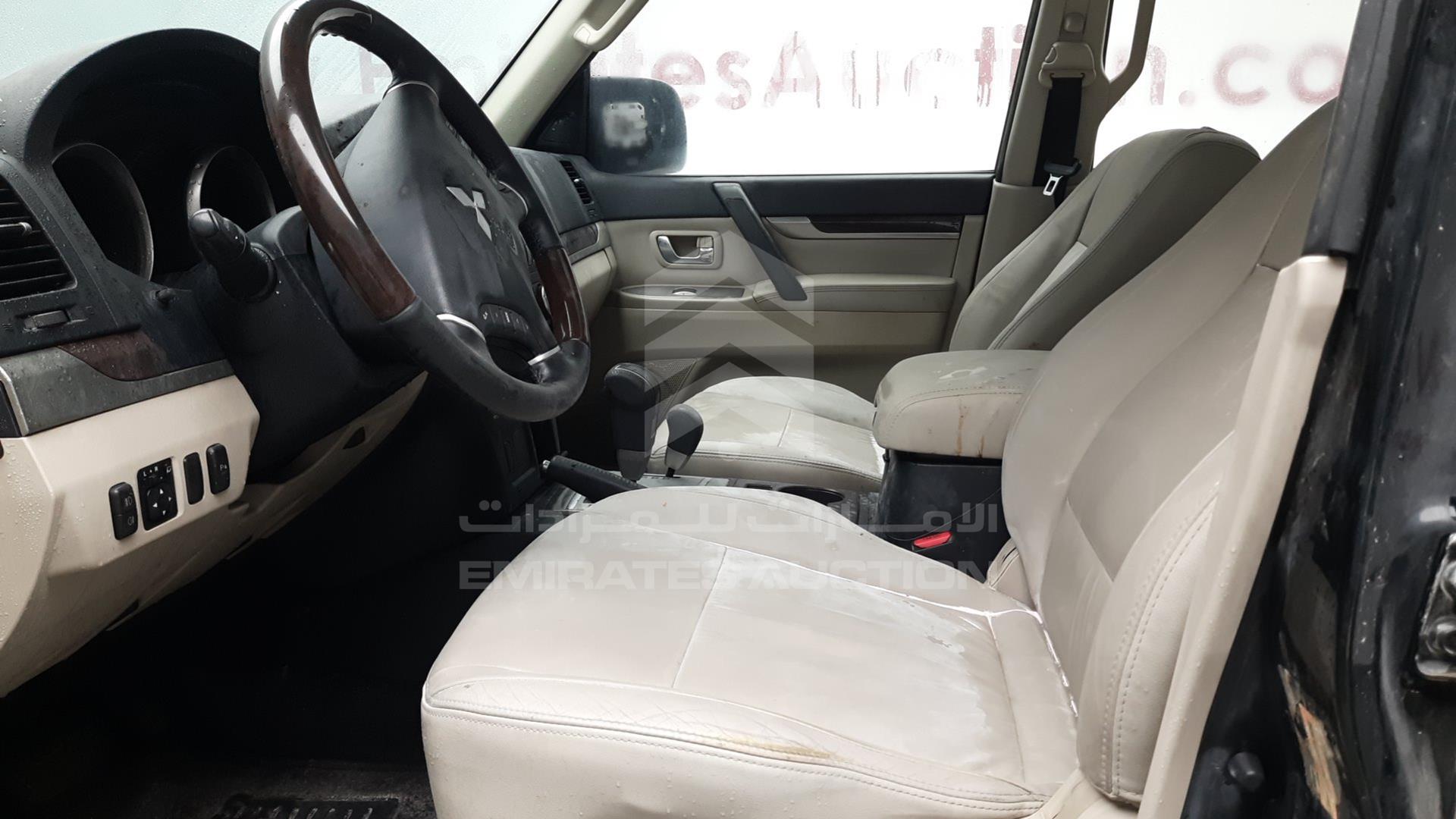 2011 MITSUBISHI PAJERO VIN: JMYLRV95WBJ709201