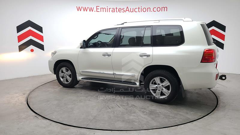 JTMHU09J5F4120610 Auction: EmiratesAuction Lot: 409010 JTMHU09J5F4120610 Toyota Land Cruiser 2015 WHITE Photo 59