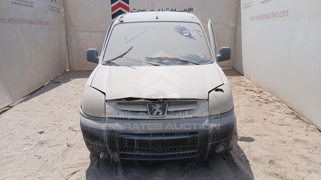 2009 Peugeot Partner — Full Front View — Photo 1