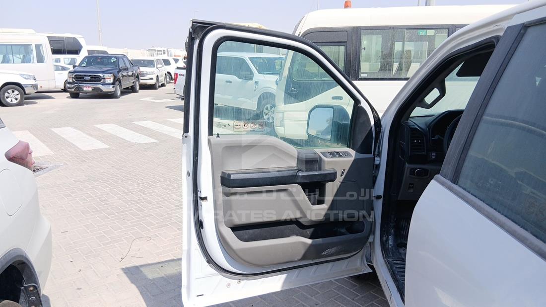 فورد اف 150 2020 — الباب الأمامي الأيسر — صورة 11