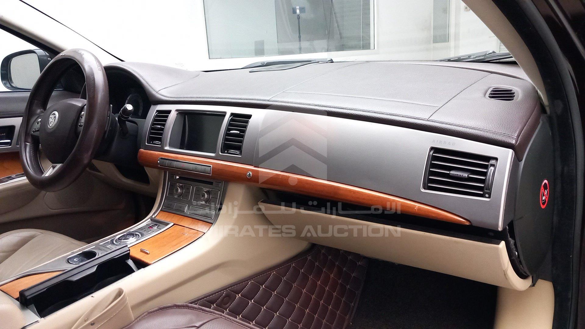 2011 JAGUAR XF VIN: SAJAA05D2BFS04944