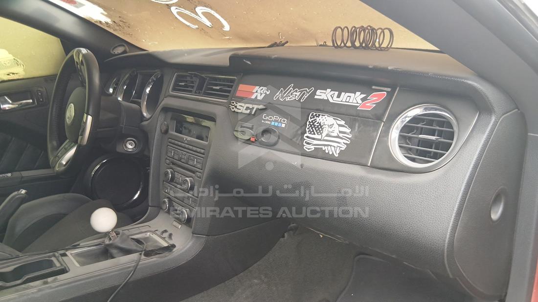 فورد موستانج 2012 — زاوية واجهة الراكب الأمامي الأيمن — صورة 23