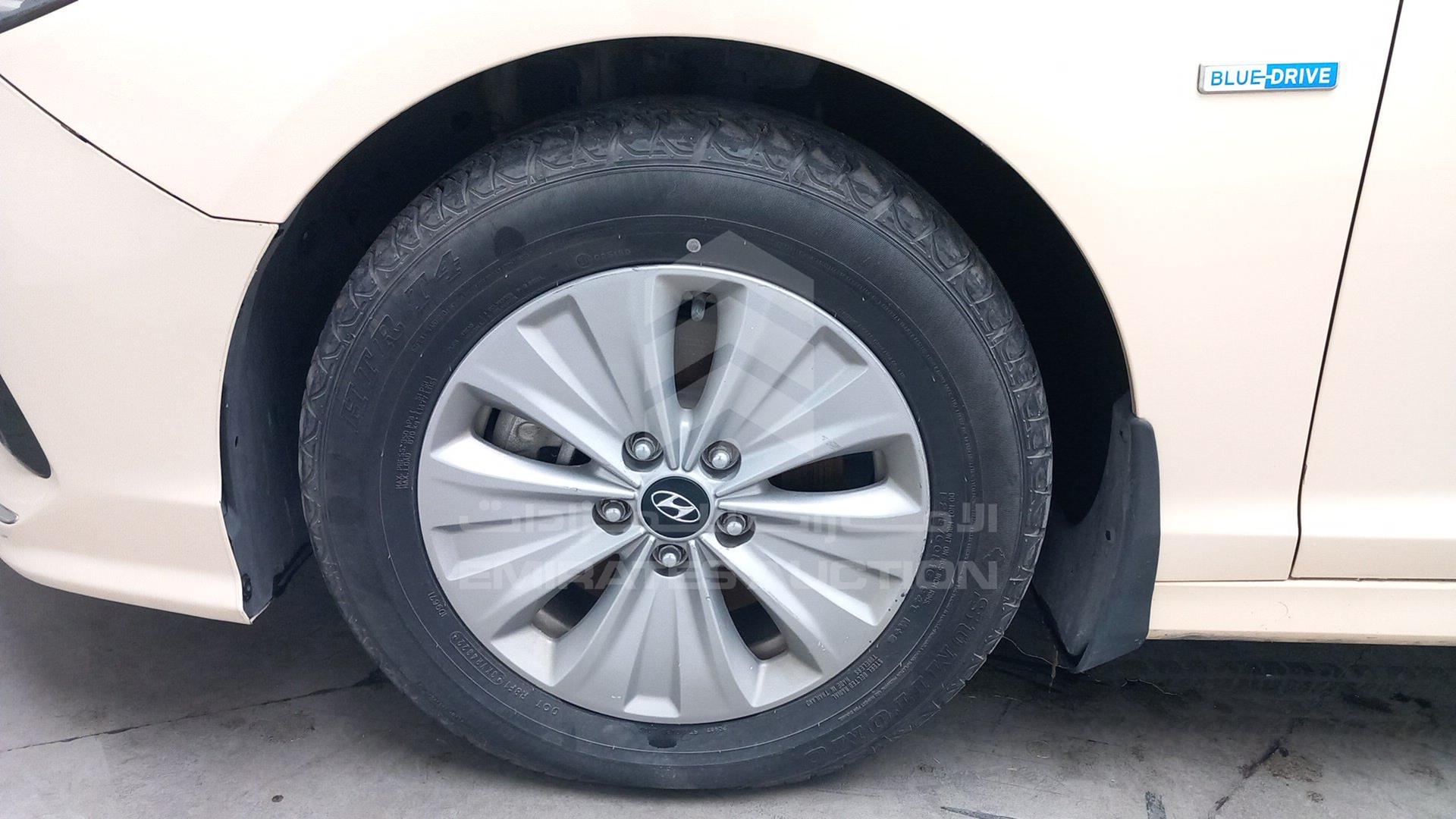 2019 HYUNDAI SONATA HYBRID VIN: KMHE24137KA093091