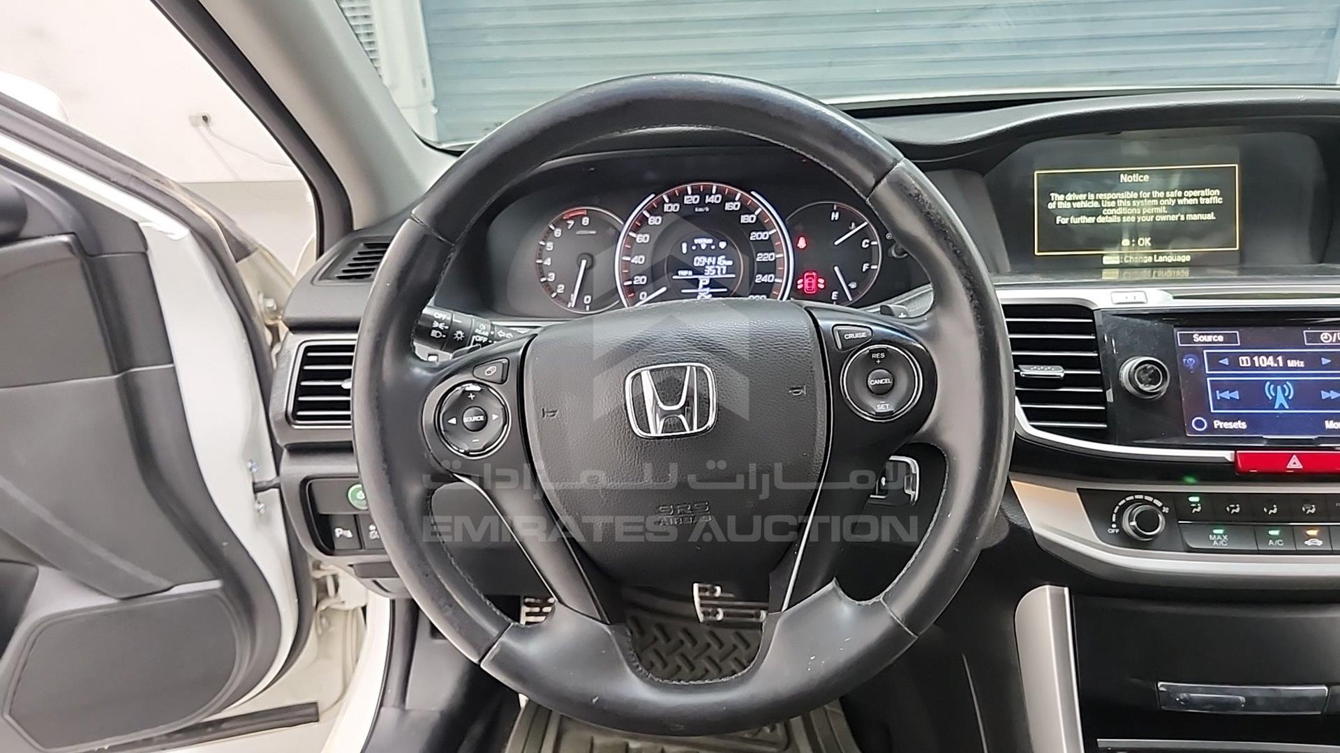 2016 HONDA ACCORD VIN: LUCCR2647G3413109