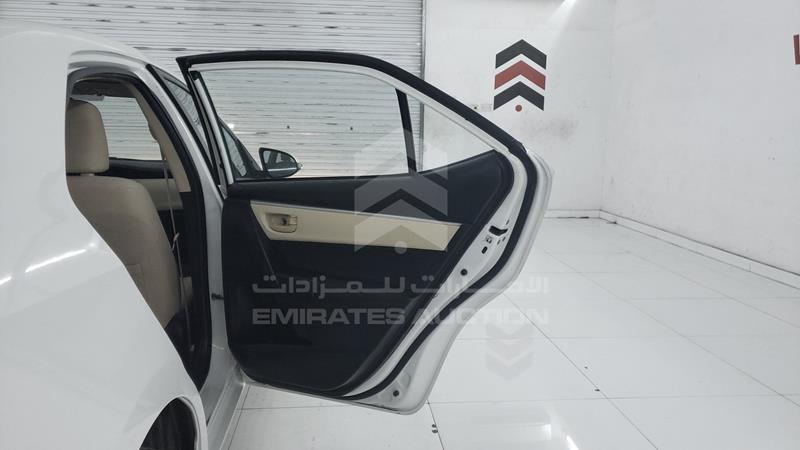 RKLBB9HE3J5206184 Auction: EmiratesAuction Lot: 435375 RKLBB9HE3J5206184 Toyota Corolla 2018 WHITE Photo 22