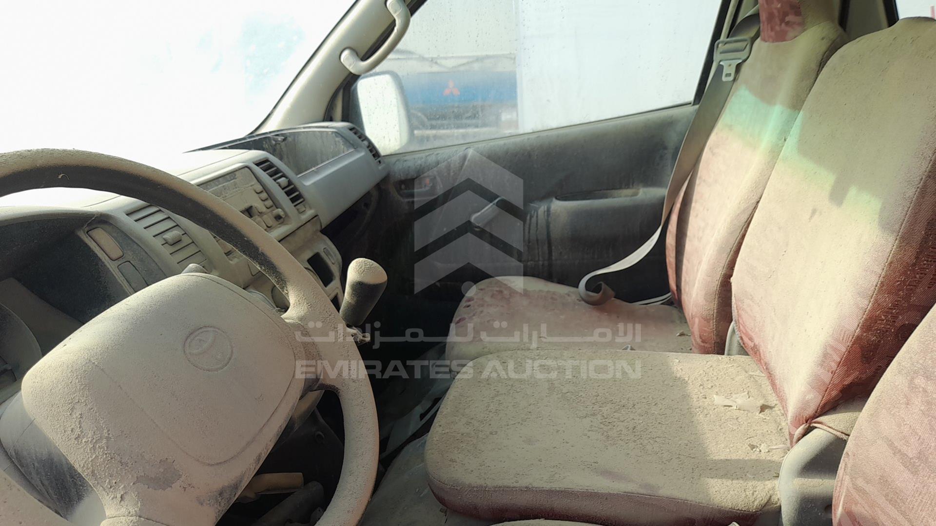 2006 TOYOTA HIACE VIN: JTFHX02P165000438