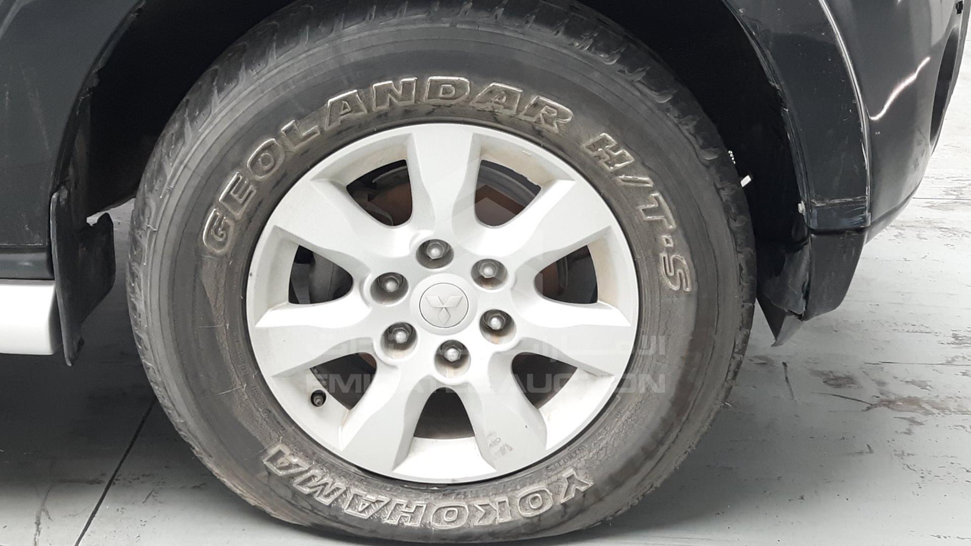 2011 MITSUBISHI PAJERO VIN: JMYLRV95WBJ709201