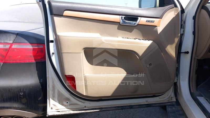 KNAKN8119F5122686 Auction: EmiratesAuction Lot: 406990 KNAKN8119F5122686 Kia Mohave 2015 WHITE Photo 9
