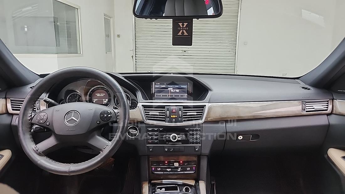 مرسيدس E 350 2010 — زاوية الواجهة الكاملة — صورة 18