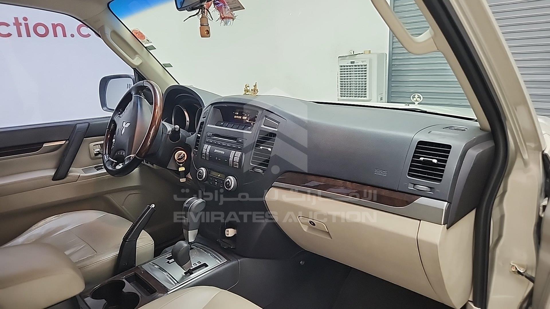 2011 MITSUBISHI PAJERO VIN: JMYLRV95WBJ706502