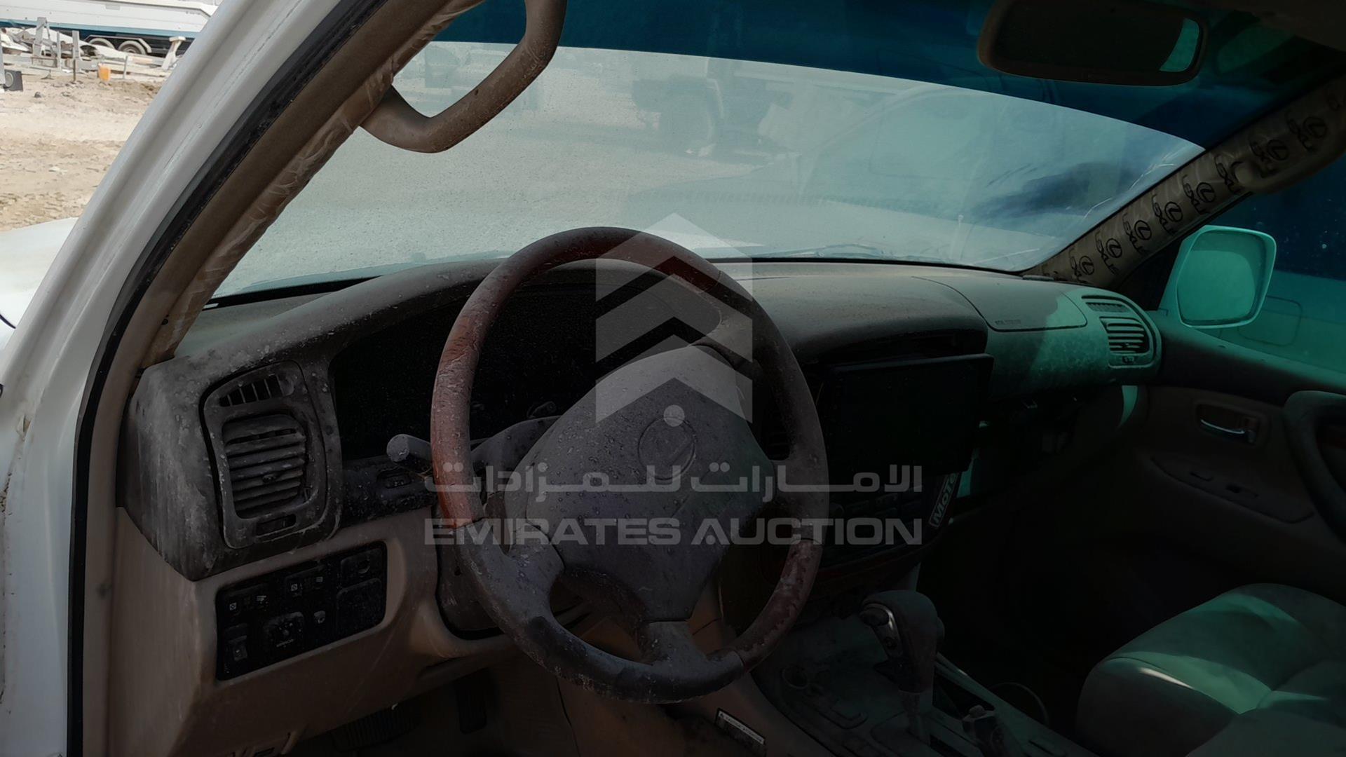 2000 LEXUS LX 470 VIN: JT6HT00W8Y0082013