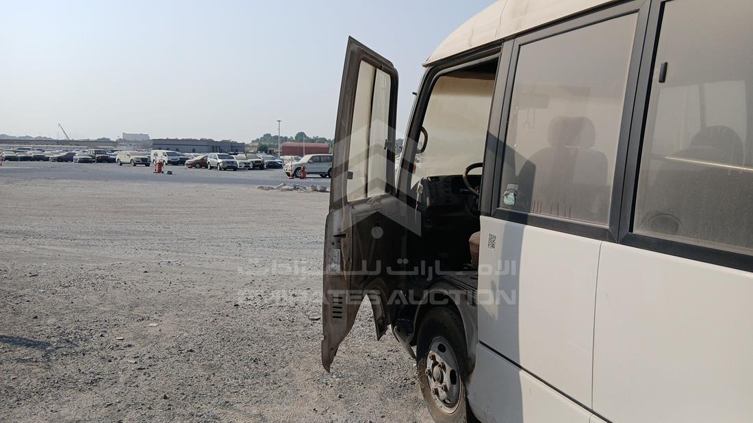 2006 Mitsubishi Rosa — Front Left Door — Photo 11
