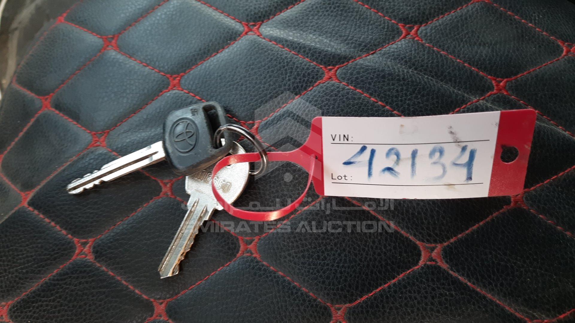 2006 TOYOTA HIACE VIN: JTFHX02PX60010799