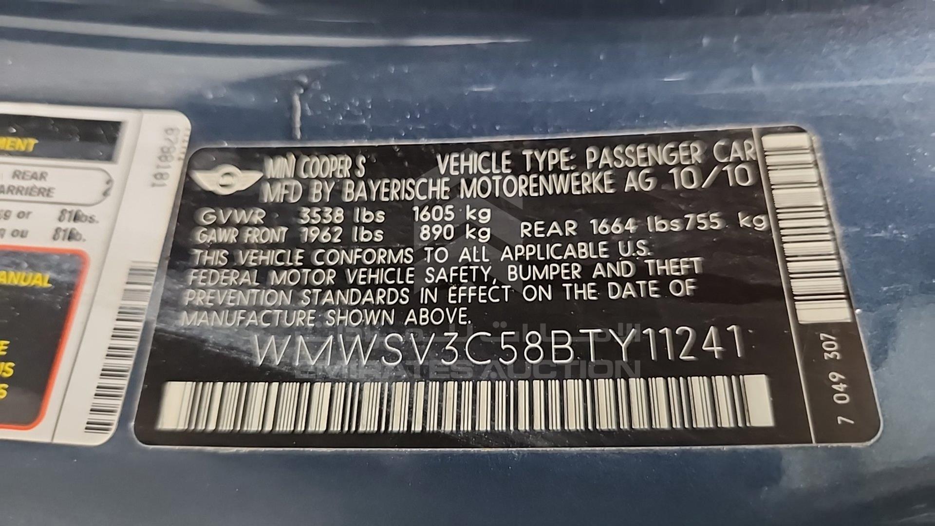 2011 MINI COOPER VIN: WMWSV3C58BTY11241