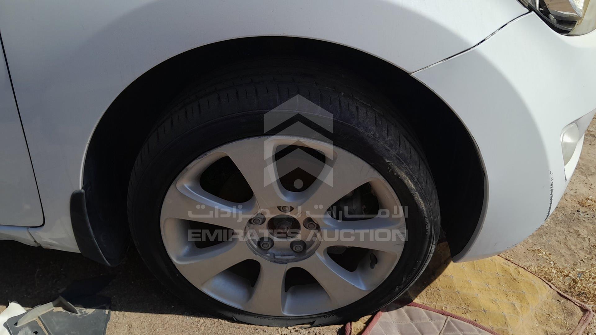 2014 HYUNDAI ELANTRA VIN: KMHDH41E8EU940490