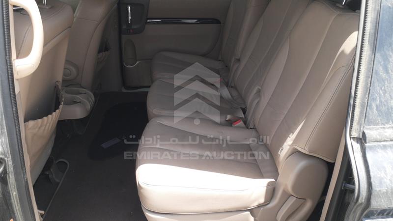 KNAMH817XF6582700 Auction: EmiratesAuction Lot: 405841 KNAMH817XF6582700 Kia Carnival 2015 GREY Photo 21