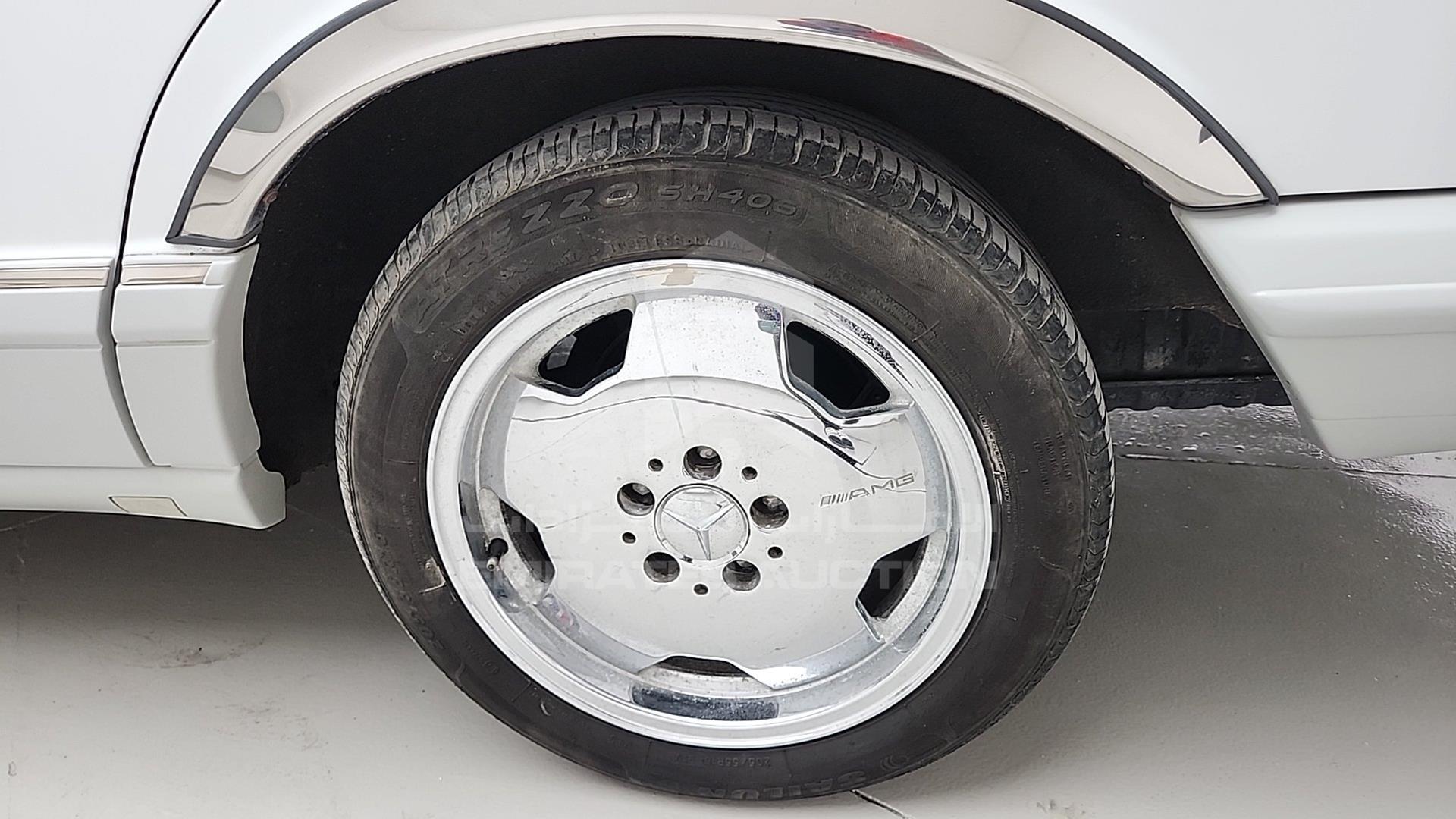 1990 MERCEDES SEL 560 VIN: WDBCA39E7LA537035