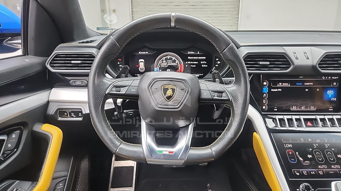 2021 Lamborghini Urus — Steering & Mounted Controls — Photo 16