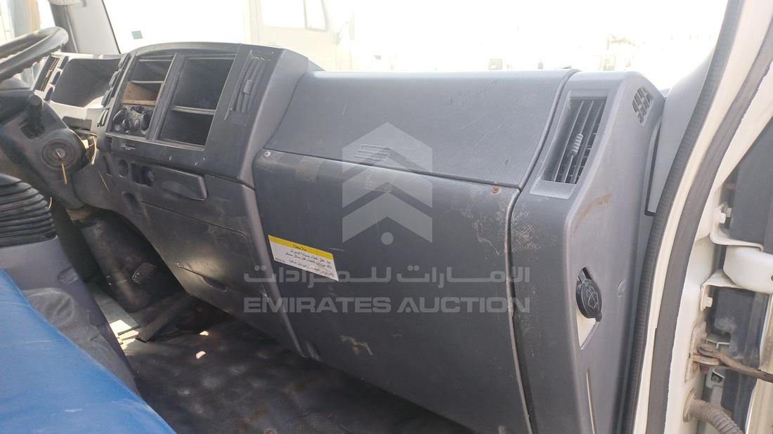 2015 Isuzu NPR — Front Right Passenger Dashboard View — Photo 23