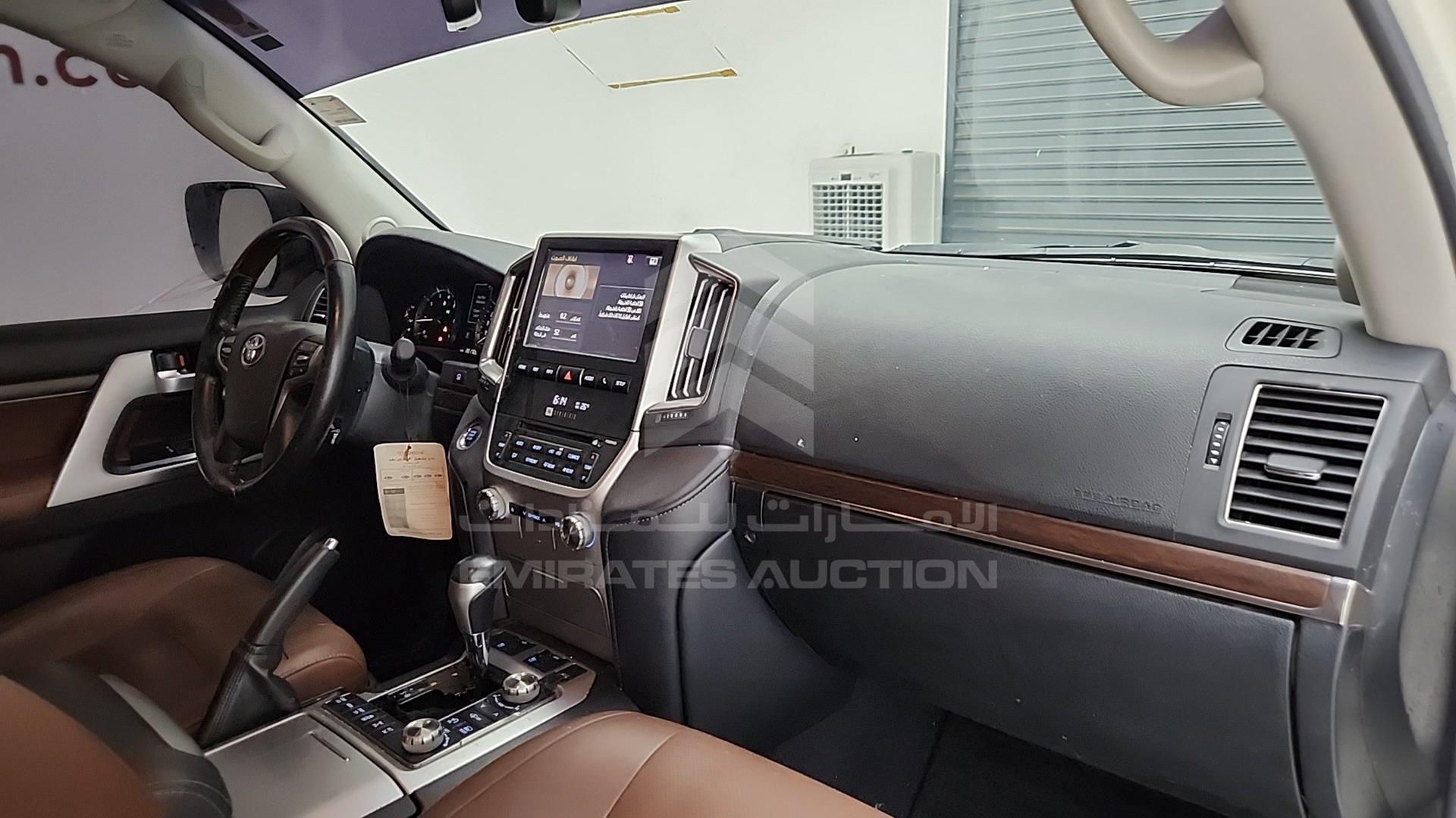 2016 TOYOTA LAND CRUISER VIN: JTMHX05J8G4122074