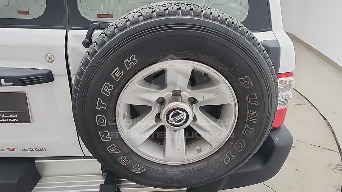 2002 Nissan Patrol — Spare Tyre — Photo 22