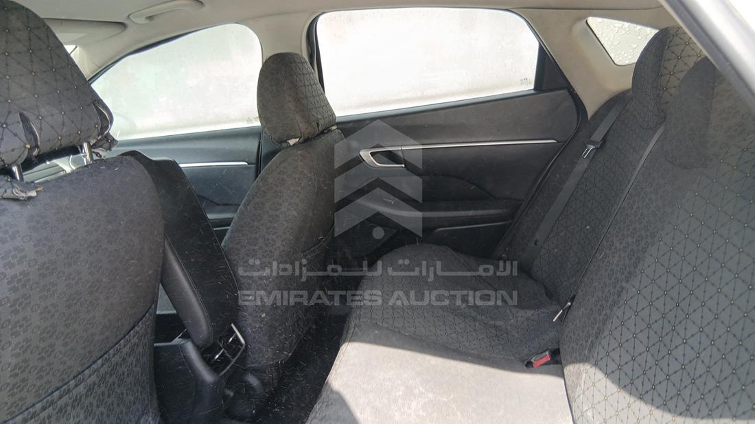 هيونداي سوناتا هجينة 2021 — زاوية الراكب الخلفي اليسرى — صورة 20