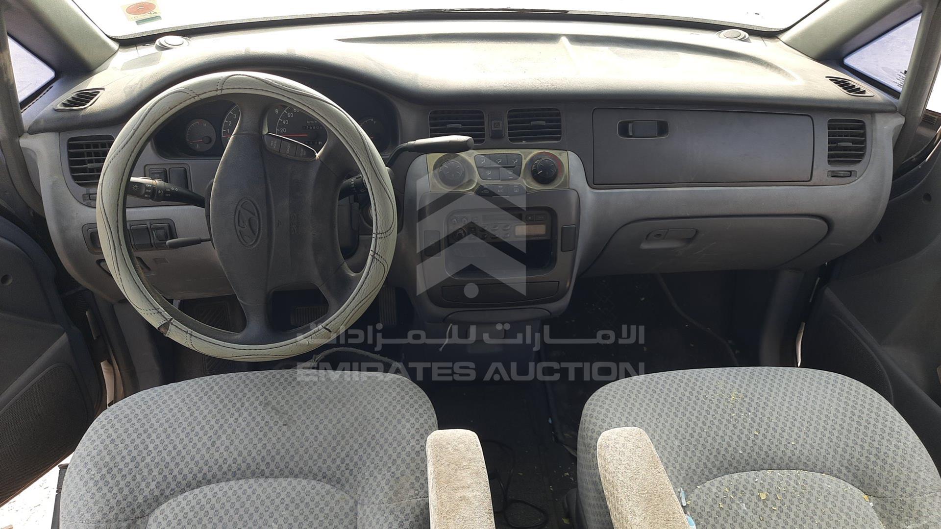 2003 HYUNDAI TRAJET VIN: KMHMH81C83U149511